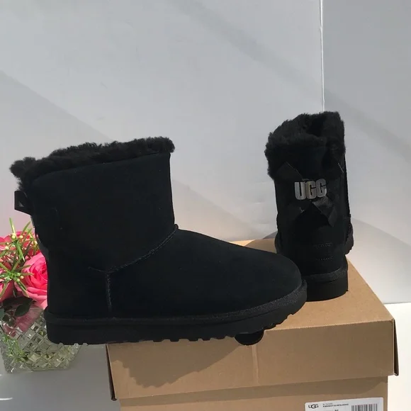 UGG Mini Bailey UGG Metal Graphic - Picture 11 of 12